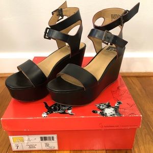BC platform ankle strap sandals size 7 black leather